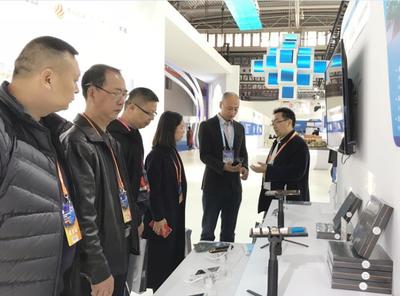 青橙VOGA 2 AI激光投影手機(jī)亮相2018保密技術(shù)交流大會(huì)，智能黑科技閃耀全場